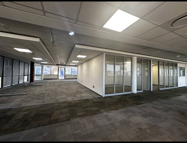 1,700M² OFFICE TO LET IN WOODMEAD